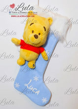 Carica l&#39;immagine nel visualizzatore di Gallery, Calza Natale personalizzata con nome natalizia Natale Epifania befana winnie the pooh idea regalo bimbo bambino maschio Lula Creazioni Torte di pannolini 2023 2024
