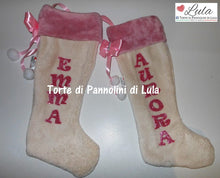 Carica l&#39;immagine nel visualizzatore di Gallery, Calza Natale personalizzata nome dedica fucsia rosa azzurro blu rosso brillantini famiglia Epifania befana idea regalo bimbo bimba bambina bambino Lula Creazioni
