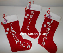 Carica l&#39;immagine nel visualizzatore di Gallery, Calza Natale personalizzata con nome dedica rosso famiglia Epifania befana idea regalo bimbo bimba bambina bambino Lula Creazioni
