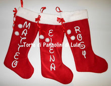 Carica l&#39;immagine nel visualizzatore di Gallery, Calza Natale personalizzata con nome dedica rosso famiglia Epifania befana idea regalo bimbo bimba bambina bambino Lula Creazioni
