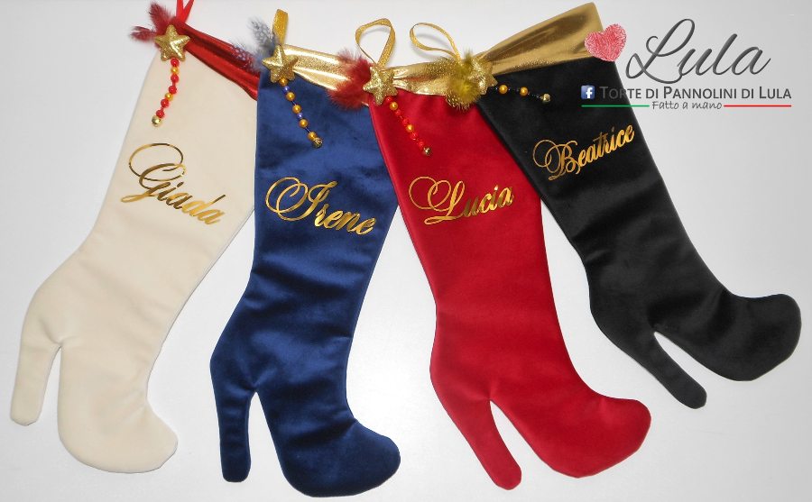 Calza befana Natale epifania Lula Creazioni stivale tacco perle velluto rosso oro blu nero pannanome personalizzato peluche idea regalo natalizia lei ragazza donna moda mamma nonna