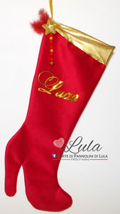 Calza befana Natale epifania Lula Creazioni stivale tacco perle velluto rosso oro nome personalizzato peluche idea regalo natalizia lei ragazza donna moda mamma nonna