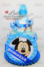 Carica l&#39;immagine nel visualizzatore di Gallery, torta di pannolini Lula Creazioni pampers idea regalo utile originale bella gravidanza baby shower nascita battesimo topolino set pappa piatto azzurro maschio shop online spedizioni italia ancona
