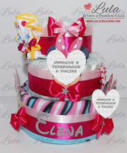 Carica l&#39;immagine nel visualizzatore di Gallery, Torta di pannolini + Regalini TOPOLINO / MINNIE - Torte di Pannolini di Lula Minnie Topolino Pampers personalizzabile fucsia celeste azzurra maschio femmina rosa verde idea regalo gravidanza nascita battesimo baby shower neonato bella utile originale shop online spedizioni italia ancona personalizzabile calzini bavaglino personalizzato nome prodotti igiene biberon ciuccio coperta
