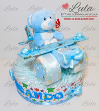 Carica l&#39;immagine nel visualizzatore di Gallery, Torta di pannolini Pampers Lula Creazioni aereo bimbo peluche idea regalo nascita battesimo baby shower originale maschio azzurro spedizioni italia ancona milano roma torino
