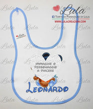 Carica l&#39;immagine nel visualizzatore di Gallery, Torta di Pannolini CASTELLO Simple - Lula Creazioni - azzurro blu maschio + bavaglino personalizzato baby Topolino
