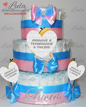 Carica l&#39;immagine nel visualizzatore di Gallery, Torta di pannolini CARTOONS a 3 Piani - Torte di Pannolini di Lula Minnie Topolino Pampers personalizzabile fucsia celeste azzurra maschio femmina rosa verde idea regalo gravidanza nascita battesimo baby shower neonato bella utile originale shop online spedizioni italia ancona personalizzabile alice paese meraviglie
