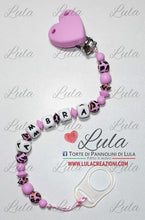 Carica l&#39;immagine nel visualizzatore di Gallery, catenella portaciuccio cuore maculato personalizzata nome bimba femmina rosa fucsia perla idea regalo utile particolare baby shower nascita battesimo spedizioni italia ancona milano napoli venezia shop online
