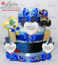 Carica l&#39;immagine nel visualizzatore di Gallery, Torta di pannolini + Regalini TOPOLINO / MINNIE - Torte di Pannolini di Lula Minnie Topolino Pampers personalizzabile fucsia celeste azzurra maschio femmina rosa verde idea regalo gravidanza nascita battesimo baby shower neonato bella utile originale shop online spedizioni italia ancona personalizzabile
