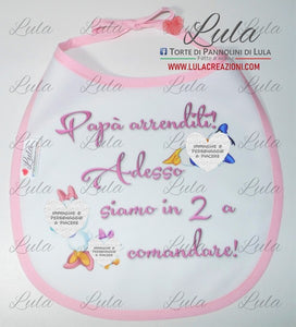 Torte di pannolini Lula Creazioni Bavaglino personalizzato rosa femmina Papà arrenditi adesso siamo in 2 a comandare