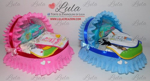 Torta di pannolini CULLA carrozzina bavaglino rosa femmina fucsia Lula Creazioni idea regalo bella utile originale nascita battesimo baby shower gravidanza shop online spedizioni italia ancona