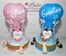 Carica l&#39;immagine nel visualizzatore di Gallery, torta di pannolini mongolfiera bavaglino calzini minnie topolino idea regalo nascita battesimo baby shower particolare utile pampers baby dry bella shop online spedizioni italia ancona milano torino maschio femmina rosa azzurro
