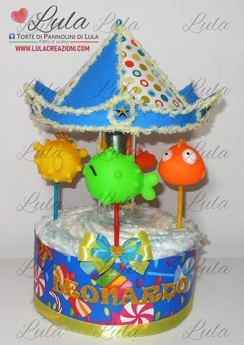 Torta di pannolini Lula Creazioni Giostra Pampers idea regalo nascita battesimo baby shower maschio femmina gravidanza pampers utile bella originale bavaglino shop online spedizioni italia ancona