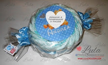 Carica l&#39;immagine nel visualizzatore di Gallery, torta di pannolini pampers lula creazioni personalizzata nome bebè idea regalo utile originale particolare economica nascita battesimo baby shower shop online spedizioni italia ancona milano torino caramella celeste azzurro blu winnie the poohmaschio bimbo
