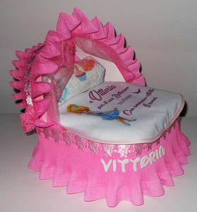 Torta di pannolini CULLA carrozzina + Bavaglino personalizzato nome dedica - Torte di Pannolini di Lula idea regalo bella utile originale pampers gravidanza nascita baby shower battesimo maschio femmina azzurro celeste rosa blu fucsia. shop online spedizioni italia ancona principessa