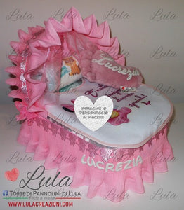 Torta di pannolini CULLA + Bavaglino personalizzato piedino nome - Torte di Pannolini di Lula creazioni idea regalo bella utile originale nascita battesimo baby shower gravidanza pampers shop online spedizioni italia ancona femmina rosa