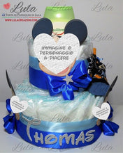 Carica l&#39;immagine nel visualizzatore di Gallery, Torta di pannolini + Regalini TOPOLINO / MINNIE - Torte di Pannolini di Lula Minnie Topolino Pampers personalizzabile fucsia celeste azzurra maschio femmina rosa verde idea regalo gravidanza nascita battesimo baby shower neonato bella utile originale shop online spedizioni italia ancona personalizzabile calzini bavaglino personalizzato nome prodotti igiene biberon ciuccio copertina
