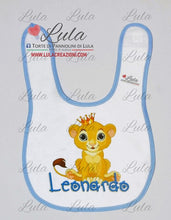 Carica l&#39;immagine nel visualizzatore di Gallery, Torte di Pannolini di Lula Creazioni - Bavaglino personalizzato nome dedica Lula Creazioni strapazzami di coccole chase pow patrol maschio idea regalo nascita battesimo baby shower primo compleanno natale re leone simba maschio azzurro
