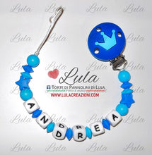 Carica l&#39;immagine nel visualizzatore di Gallery, catenella portaciuccio corona principe principessa stella rosa fucsia celeste azzurro maschio femmina personalizzata nome bimbo maschio azzurro celeste idea regalo utile particolare baby shower nascita battesimo spedizioni italia ancona milano napoli venezia shop online
