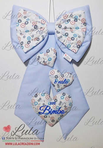 Fiocco nascita bello fatto a mano baby meccanico idraulico Lula Creazioni. per bimbo maschio azzurro con cuori e personalizzato con nome. Spedizioni Italia napoli milano sicilia torino ancona shop online