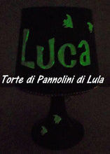 Carica l&#39;immagine nel visualizzatore di Gallery, Lampada da tavolo personalizzabile con nome glitter + trattamento Fluorescente... si illumina al buio!
