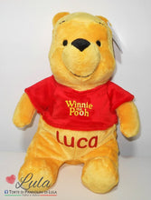 Carica l&#39;immagine nel visualizzatore di Gallery, Peluche Winnie the Pooh grande 43 40 45 cm personalizzato nome idea regalo originale bimbo bambino maschio compleanno Lula Creazioni shop online Italia Ancona
