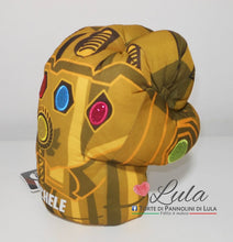 Carica l&#39;immagine nel visualizzatore di Gallery, Peluche guantone avengers marvel Thanos 27 25 cm personalizzato nome idea regalo originale bimbo bambino maschio compleanno Lula Creazioni shop online Italia Ancona
