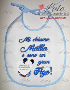 Torte di Pannolini di Lula Creazioni - Bavaglino personalizzato nome dedica Lula Creazioni sono figo idea regalo nascita battesimo complenno baby shower natale personalizzato nome maschio azzurro topolino