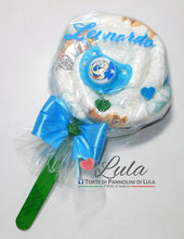 Carica l&#39;immagine nel visualizzatore di Gallery, Torte di pannolini Lula Creazioni Pampers Idea regalo nascita battesimo baby shower futura mamma utile originale lecca lecca maschio azzurro shop online spedizioni italia ancona
