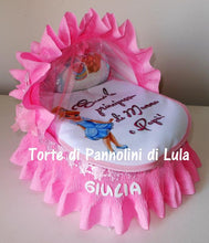 Carica l&#39;immagine nel visualizzatore di Gallery, Torta di pannolini CULLA carrozzina + Bavaglino personalizzato nome dedica - Torte di Pannolini di Lula idea regalo bella utile originale pampers gravidanza nascita baby shower battesimo maschio femmina azzurro celeste rosa blu fucsia. shop online spedizioni italia ancona
