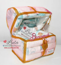 Carica l&#39;immagine nel visualizzatore di Gallery, Torta di Pannolini SCRIGNO Lula Creazion rosa femmina idea regalo utile bella originale pampers  gravidanza dolce attesa shop online spedizioni italia ancona milano bologna bambina elegante particolare
