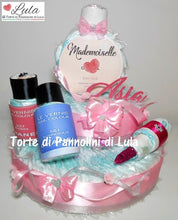 Carica l&#39;immagine nel visualizzatore di Gallery, Torta di Pannolini di Lula Creazioni - Profumo smalto originale - femmina rosa idea regalo gravidanza nascita battesimo baby shower neonato bella utile originale shop online spedizioni italia ancona
