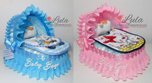 Carica l&#39;immagine nel visualizzatore di Gallery, Torta di pannolini CULLA carrozzina bavaglino rosa femmina azzurro maschio celeste Lula Creazioni idea regalo bella utile originale nascita battesimo baby shower gravidanza shop online spedizioni italia ancona
