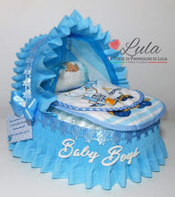 Carica l&#39;immagine nel visualizzatore di Gallery, Torta di pannolini CULLA carrozzina bavaglino azzurro maschio celeste Lula Creazioni idea regalo bella utile originale nascita battesimo baby shower gravidanza shop online spedizioni italia ancona
