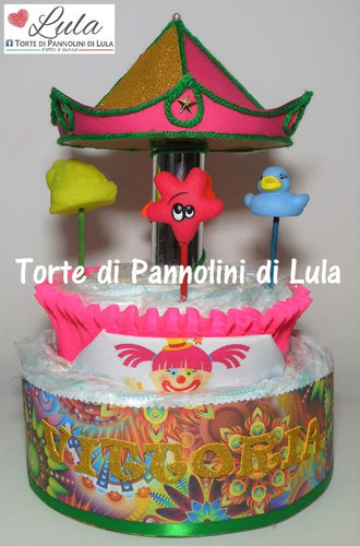 Torta di pannolini Lula Creazioni Giostra Pampers idea regalo nascita battesimo baby shower maschio femmina gravidanza pampers utile bella originale bavaglino shop online spedizioni italia ancona bavaglino personalizzato giochini bagno