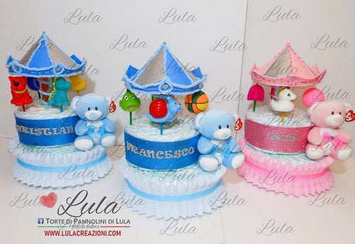Torta di pannolini Lula Creazioni Giostra Pampers idea regalo nascita battesimo baby shower maschio femmina giostra peluche rosa azzurro femmina maschio gemelli