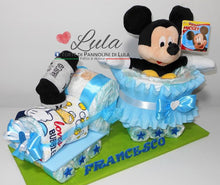 Carica l&#39;immagine nel visualizzatore di Gallery, Torta di pannolini TRENINO con 1 vagone. Pampers Baby Dry confezionati per la massima igiene. Idea regalo personalizzabile con nome, bella, utile e originale per nascita, battesimo, baby shower, party premaman. Shop online, spedizioni in tutta Italia. Lula Creazioni Ancona topolino minnie
