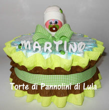 Carica l&#39;immagine nel visualizzatore di Gallery, Torta di pannolini Lula Creazioni composizione Pampers tortina con bebè maschio unisex verde idea regalo nascita battesimo baby shower utile originale idea regalo gravidanza nascita battesimo baby shower neonato bella utile originale shop online spedizioni italia ancona
