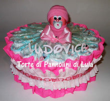 Carica l&#39;immagine nel visualizzatore di Gallery, Torta di pannolini Lula Creazioni composizione Pampers tortina con bebè rosa femmina idea regalo nascita battesimo baby shower utile originale idea regalo gravidanza nascita battesimo baby shower neonato bella utile originale shop online spedizioni italia ancona
