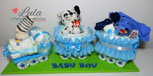 Carica l&#39;immagine nel visualizzatore di Gallery, Torta di pannolini Pampers Treno Lula Creazioni peluche trenino azzurro maschio idea regalo nascita battesimo baby shower originale utile idea regalo gravidanza nascita battesimo baby shower neonato bella utile originale shop online spedizioni italia ancona
