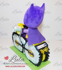 Torta di pannolini pampers Lula Creazioni moto peluche batman personalizzato nome bambino maschio. Idea regalo per nascita, battesimo o baby shower. Spedizioni italia Ancona Milano Bergamo Roma