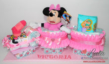 Carica l&#39;immagine nel visualizzatore di Gallery, Torta di pannolini di Lula Creazioni treno trenino peluche Minnie Topolino Pampers personalizzabile fucsia celeste azzurra maschio femmina rosa verde idea regalo gravidanza nascita battesimo baby shower neonato bella utile originale shop online spedizioni italia ancona personalizzabile
