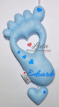 Carica l&#39;immagine nel visualizzatore di Gallery, Torte di Pannolini di Lula Creazioni - Carillon personalizzabile nome dedica- hand made - Piede impronta neonato maschio azzurro celeste
