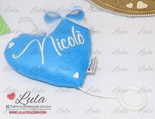 Carica l&#39;immagine nel visualizzatore di Gallery, Torte di Pannolini di Lula Creazioni - Carillon personalizzabile nome dedica- hand made - cuore fiocco azzurro blu celeste maschio
