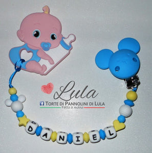 Torte di Pannolini di Lula Creazioni - Catenella portaciuccio silicone personalizzata nome topolino bebè azzurro gialloTorta di pannolini TRENINO con 1 vagone. Pampers Baby Dry confezionati per la massima igiene. Idea regalo personalizzabile con nome, bella, utile e originale per nascita, battesimo, baby shower, party premaman. Shop online, spedizioni in tutta Italia. Lula Creazioni Ancona topolino minnie