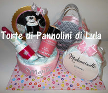 Carica l&#39;immagine nel visualizzatore di Gallery, Torte di Pannolini di Lula Creazioni -  Composizione particolare bella idea regalo nascita battesimo festa futura mamma femmina rosa elegante trousse borsa profumo gravidanza neonato bella shop online spedizioni italia ancona
