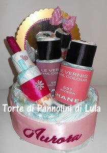 Torte di Pannolini di Lula Creazioni -  Composizione particolare bella idea regalo nascita battesimo festa futura mamma femmina rosa elegante trousse smalto gravidanza neonato bella shop online spedizioni italia ancona