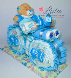 Torte di Pannolini di Lula Creazioni - MOTO piccola + Peluche - azzurro maschio Torte di pannolini di Lula Creazioni Moto peluche Minnie Topolino Pampers personalizzabile fucsia celeste azzurra maschio femmina rosa idea regalo gravidanza nascita battesimo baby shower neonato bella utile originale shop online spedizioni italia ancona