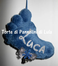 Carica l&#39;immagine nel visualizzatore di Gallery, Torte di pannolini di Lula Creazioni - Piedino personalizzato nome dedica - gadget auto portachiavi decorazione camera albero Natale regalo neonato blu maschio
