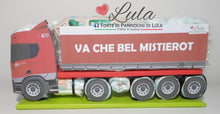 Carica l&#39;immagine nel visualizzatore di Gallery, Torte di pannolini di Lula Creazioni - baby camionista - Pampers - cisterna  autobotte camion  tir autotreno
